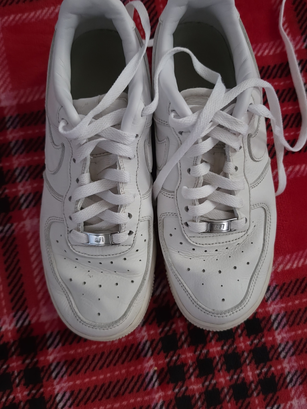 Nike White Low-Top Leather Sneakers with Silver Lace Dubrae